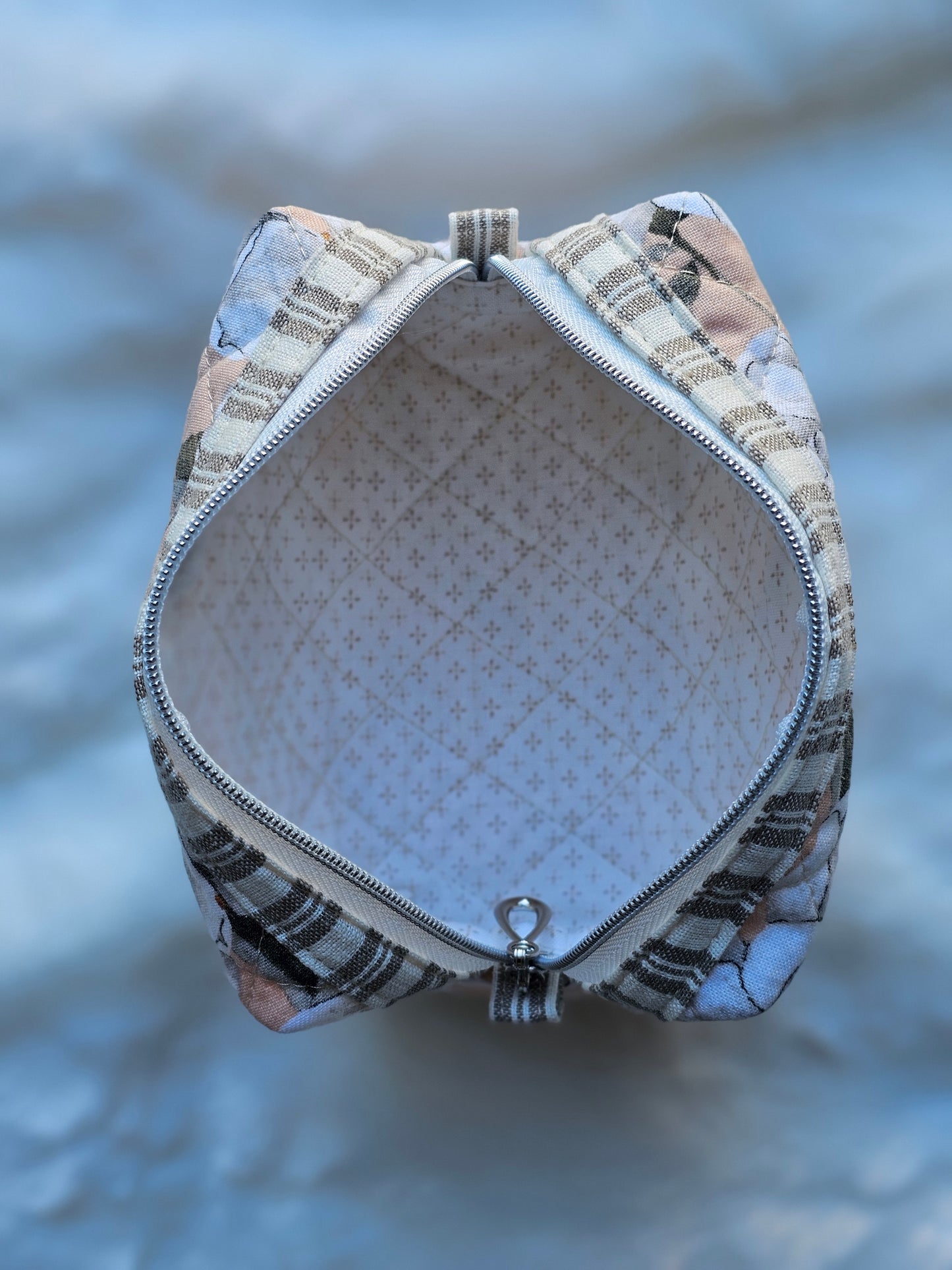 Peach White Magnolia Flower Stripped Accent Quilted Pattern Mini Zipper Box Pouch