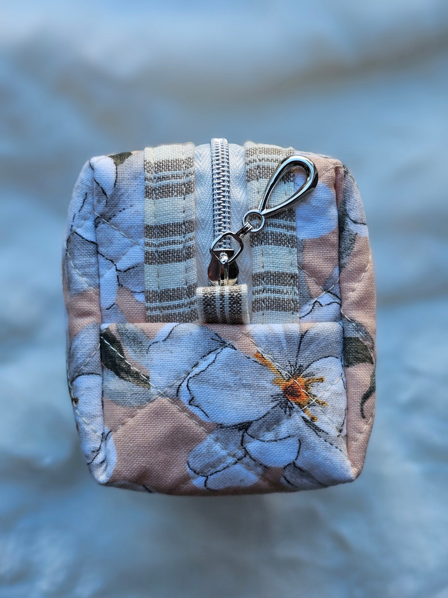 Peach White Magnolia Flower Stripped Accent Quilted Pattern Mini Zipper Box Pouch